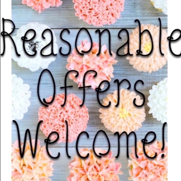 🆕🦋TORRID Feather Print Top🦋 - Picture 12 of 12